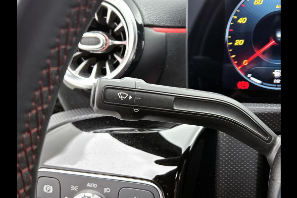Mercedes-Benz A-Klasse 200 AMG -LINE (Dealer OnderH, Sfeerverlichting, Navigatie, StoelV, Cruise controle, Parkeersensoren, etc)