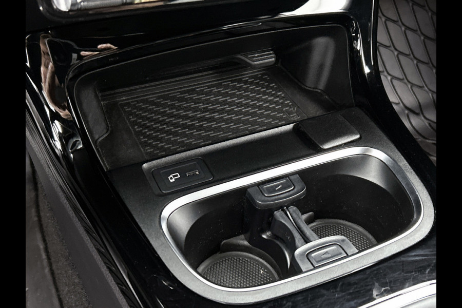 Mercedes-Benz A-Klasse 200 AMG -LINE (Dealer OnderH, Sfeerverlichting, Navigatie, StoelV, Cruise controle, Parkeersensoren, etc)