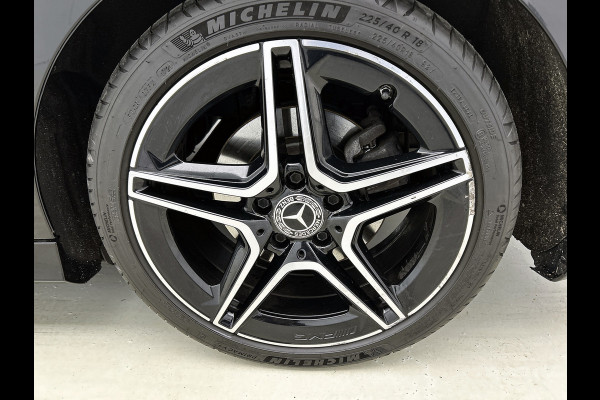 Mercedes-Benz A-Klasse 200 AMG -LINE (Dealer OnderH, Sfeerverlichting, Navigatie, StoelV, Cruise controle, Parkeersensoren, etc)