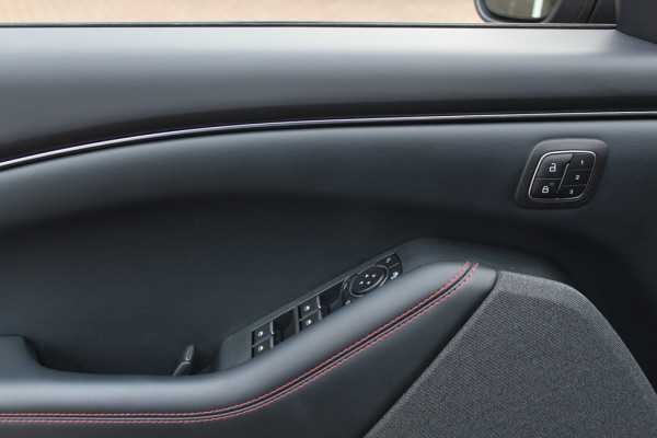 Ford Mustang Mach-E Extended AWD 98 kWh / SoH 94.1% / Trekhaak / Panoramadak / Camera / Leder / 19'' / B&O / Keyless / DAB / Dodehoek / ACC / Navigatie / Sfeerverlichting / Stoelverwarming