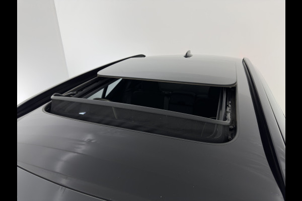 Volvo XC40 Recharge P8 AWD R-Design {SOH-89%} [ 3-Fase ] (INCL-BTW) *PANO | LEATHER-MICROFIBRE | DIGI-COCKPIT | FULL-LED | MEMORY-PACK | TOP-VIEW | CARPLAY | NAVI-FULLMAP | ECC | PDC | KEYLESS | HEATED-SPORTSEATS | BLIS | 20"ALU*