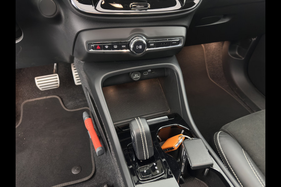 Volvo XC40 Recharge P8 AWD R-Design {SOH-89%} [ 3-Fase ] (INCL-BTW) *PANO | LEATHER-MICROFIBRE | DIGI-COCKPIT | FULL-LED | MEMORY-PACK | TOP-VIEW | CARPLAY | NAVI-FULLMAP | ECC | PDC | KEYLESS | HEATED-SPORTSEATS | BLIS | 20"ALU*