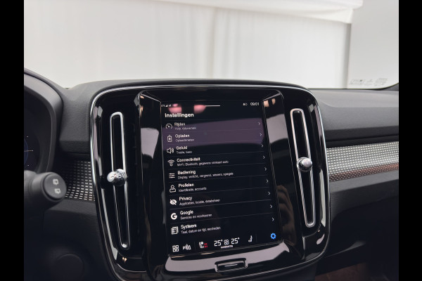 Volvo XC40 Recharge P8 AWD R-Design {SOH-89%} [ 3-Fase ] (INCL-BTW) *PANO | LEATHER-MICROFIBRE | DIGI-COCKPIT | FULL-LED | MEMORY-PACK | TOP-VIEW | CARPLAY | NAVI-FULLMAP | ECC | PDC | KEYLESS | HEATED-SPORTSEATS | BLIS | 20"ALU*