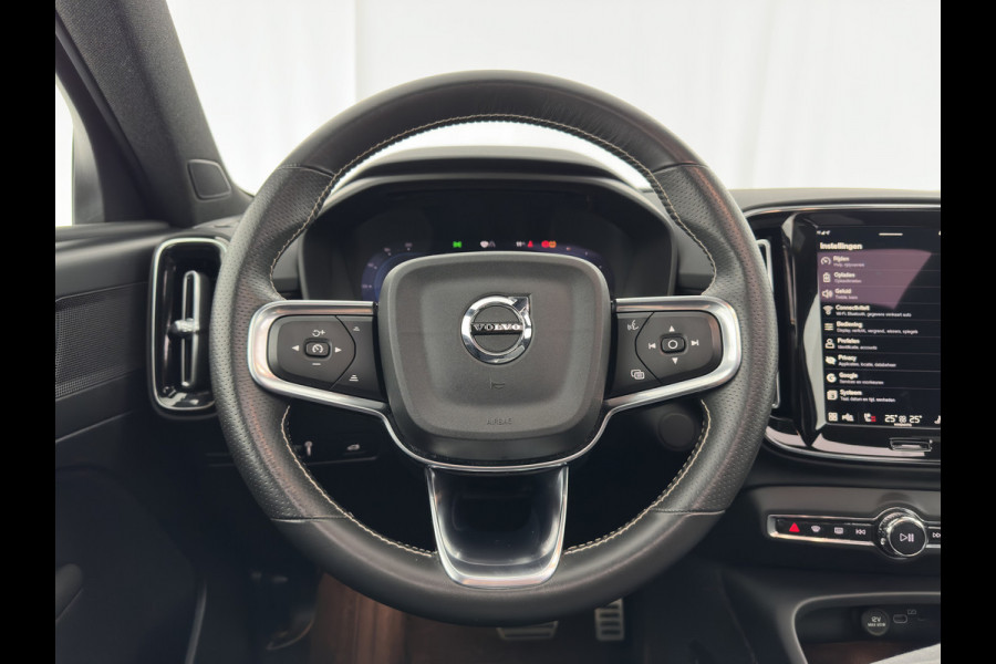 Volvo XC40 Recharge P8 AWD R-Design {SOH-89%} [ 3-Fase ] (INCL-BTW) *PANO | LEATHER-MICROFIBRE | DIGI-COCKPIT | FULL-LED | MEMORY-PACK | TOP-VIEW | CARPLAY | NAVI-FULLMAP | ECC | PDC | KEYLESS | HEATED-SPORTSEATS | BLIS | 20"ALU*