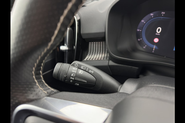 Volvo XC40 Recharge P8 AWD R-Design {SOH-89%} [ 3-Fase ] (INCL-BTW) *PANO | LEATHER-MICROFIBRE | DIGI-COCKPIT | FULL-LED | MEMORY-PACK | TOP-VIEW | CARPLAY | NAVI-FULLMAP | ECC | PDC | KEYLESS | HEATED-SPORTSEATS | BLIS | 20"ALU*