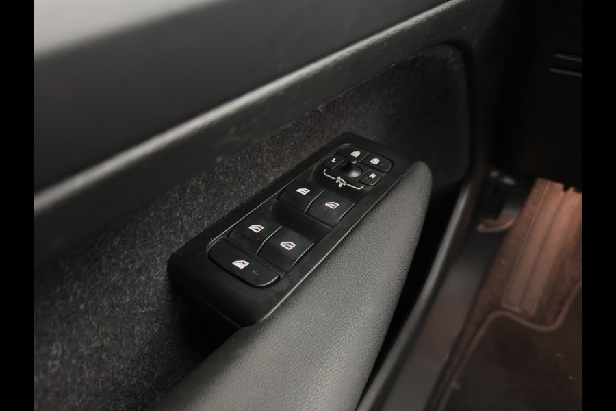 Volvo XC40 Recharge P8 AWD R-Design {SOH-89%} [ 3-Fase ] (INCL-BTW) *PANO | LEATHER-MICROFIBRE | DIGI-COCKPIT | FULL-LED | MEMORY-PACK | TOP-VIEW | CARPLAY | NAVI-FULLMAP | ECC | PDC | KEYLESS | HEATED-SPORTSEATS | BLIS | 20"ALU*