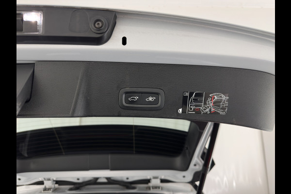 Volvo XC40 Recharge P8 AWD R-Design {SOH-89%} [ 3-Fase ] (INCL-BTW) *PANO | LEATHER-MICROFIBRE | DIGI-COCKPIT | FULL-LED | MEMORY-PACK | TOP-VIEW | CARPLAY | NAVI-FULLMAP | ECC | PDC | KEYLESS | HEATED-SPORTSEATS | BLIS | 20"ALU*