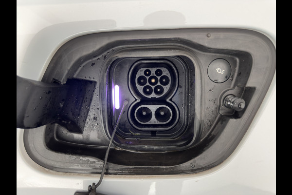 Volvo XC40 Recharge P8 AWD R-Design {SOH-89%} [ 3-Fase ] (INCL-BTW) *PANO | LEATHER-MICROFIBRE | DIGI-COCKPIT | FULL-LED | MEMORY-PACK | TOP-VIEW | CARPLAY | NAVI-FULLMAP | ECC | PDC | KEYLESS | HEATED-SPORTSEATS | BLIS | 20"ALU*