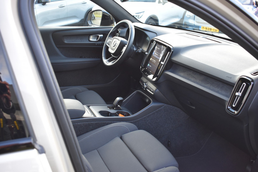 Volvo EX40 Twin Motor Performance 442PK Ultra 82 kWh Trekhaak | 20" LMV | 360 Camera | Panodak | ACC