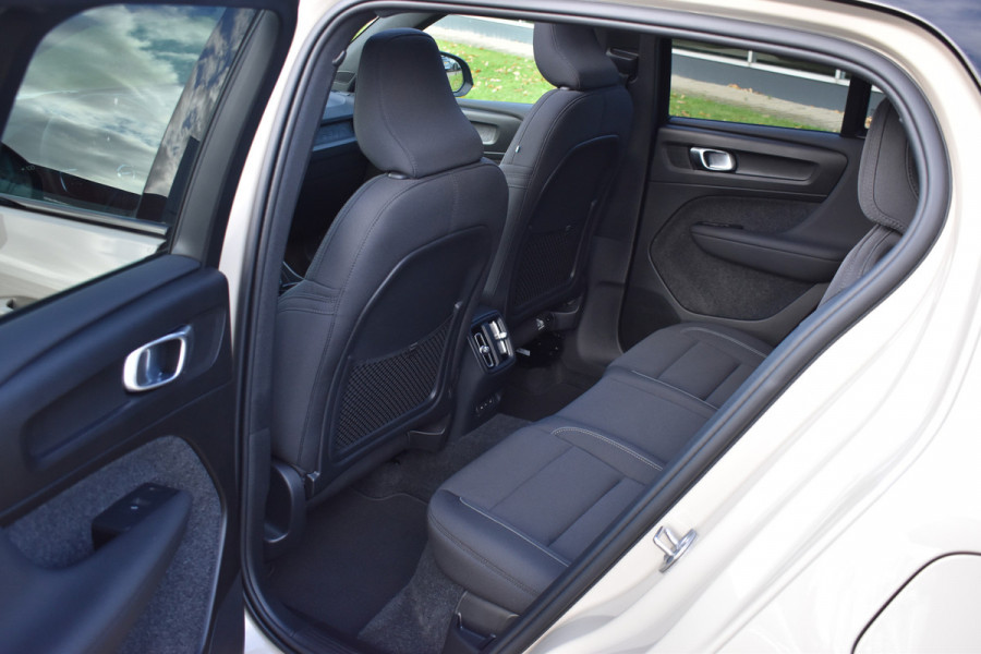 Volvo EX40 Twin Motor Performance 442PK Ultra 82 kWh Trekhaak | 20" LMV | 360 Camera | Panodak | ACC