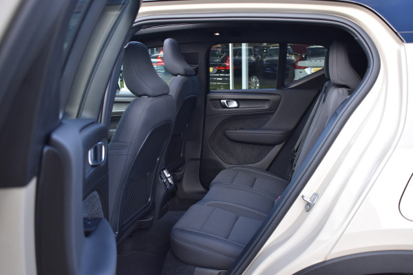 Volvo EX40 Twin Motor Performance 442PK Ultra 82 kWh Trekhaak | 20" LMV | 360 Camera | Panodak | ACC