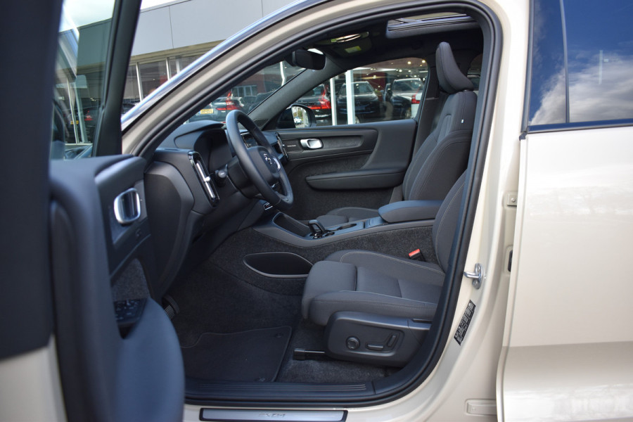 Volvo EX40 Twin Motor Performance 442PK Ultra 82 kWh Trekhaak | 20" LMV | 360 Camera | Panodak | ACC