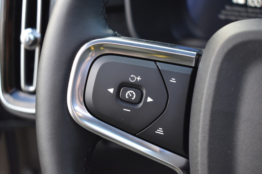 Volvo EX40 Twin Motor Performance 442PK Ultra 82 kWh Trekhaak | 20" LMV | 360 Camera | Panodak | ACC