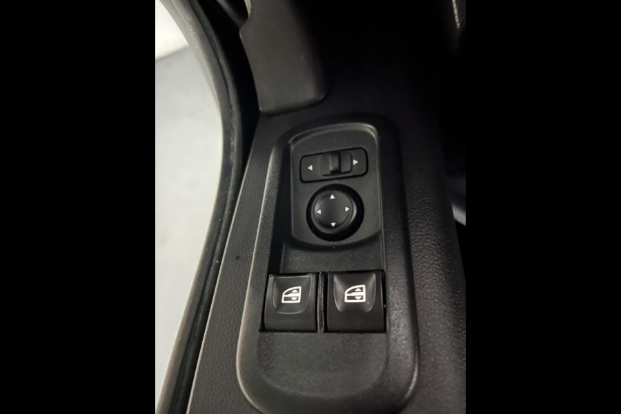 Opel Movano 2.3 Turbo 136pk euro6 L1H1 3Persoons Airco ECC Navigatie, Trekhaak 2500KG, RIJKLAARPRIJS