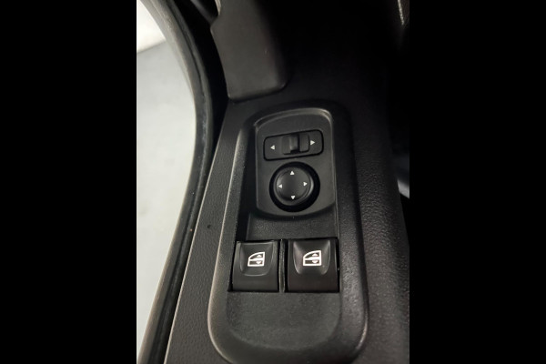 Opel Movano 2.3 Turbo 136pk euro6 L1H1 3Persoons Airco ECC Navigatie, Trekhaak 2500KG, RIJKLAARPRIJS