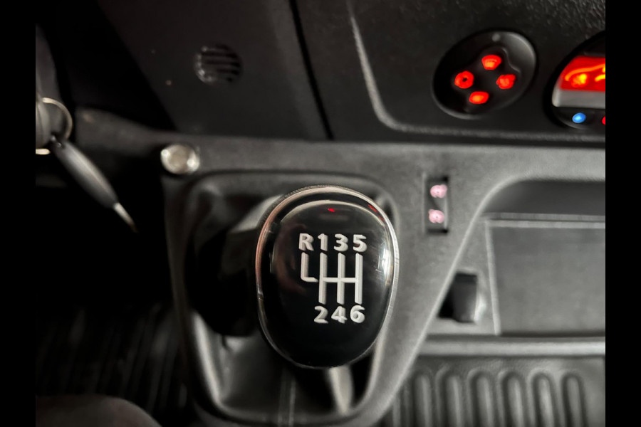 Opel Movano 2.3 Turbo 136pk euro6 L1H1 3Persoons Airco ECC Navigatie, Trekhaak 2500KG, RIJKLAARPRIJS