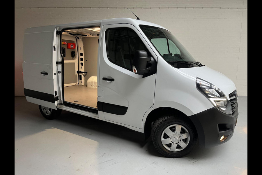 Opel Movano 2.3 Turbo 136pk euro6 L1H1 3Persoons Airco ECC Navigatie, Trekhaak 2500KG, RIJKLAARPRIJS