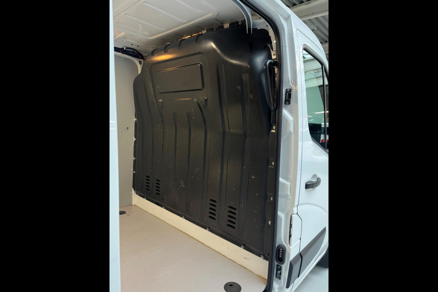 Opel Movano 2.3 Turbo 136pk euro6 L1H1 3Persoons Airco ECC Navigatie, Trekhaak 2500KG, RIJKLAARPRIJS