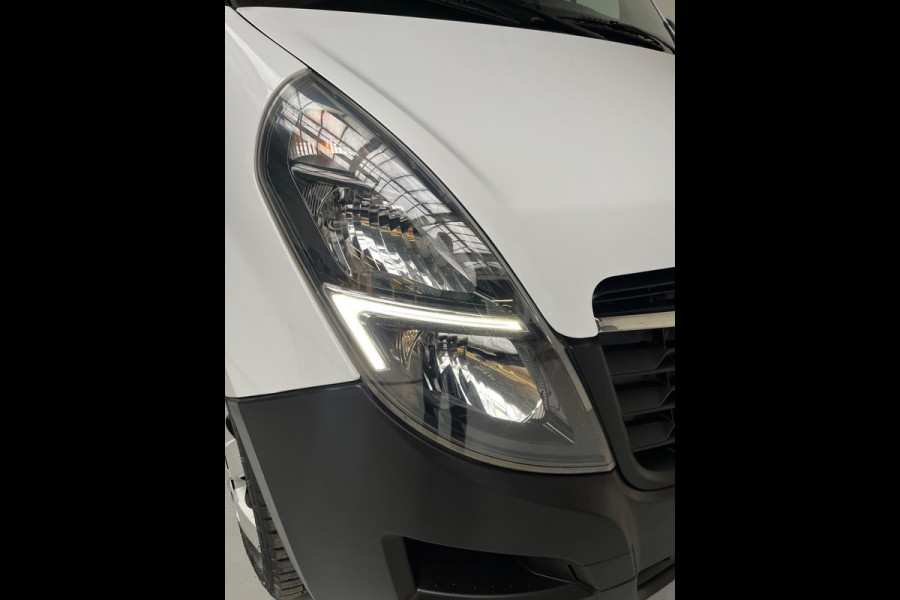 Opel Movano 2.3 Turbo 136pk euro6 L1H1 3Persoons Airco ECC Navigatie, Trekhaak 2500KG, RIJKLAARPRIJS