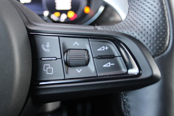 Alfa Romeo Tonale 1.5T 160PK Hybrid VELOCE | PREMIUM PACK: LEDEREN BEKLEDING/GEVENTILEERDE VOORSTOELEN/4-VOUDIG ELEKTRISCH VERSTELBARE LENDESTEUN VOORSTOELEN/HOOGGLANS ZWARTE RAAMOMLIJSTING/AMBIENT LIGHTING | TECHNOLOGY PACK: PARKEERWAARSCHUWING VOOR EN ACHTER/360° CAMERA/AUTOMATISCH INPARKEREN/ AUTONOMOUS DRIVING LEVEL 2: ADAPTIVE CRUISE CONTROL/LANE CENTERING ASSIST/TRAFFIC JAM ASSIST DODEHOEK DETECTIE AUTOMATISCH DIMMENDE BUITENSPIEGELS ELEKTRISCH BEDIENBARE ACHTERKLEP | WINTERPACK: STOELVERWARMING VOOR/STUURVERWARMING/VERWARMBARE RUITENSPROEIERS | 19" LICHTMETALEN VELGEN  | DRAADLOZ