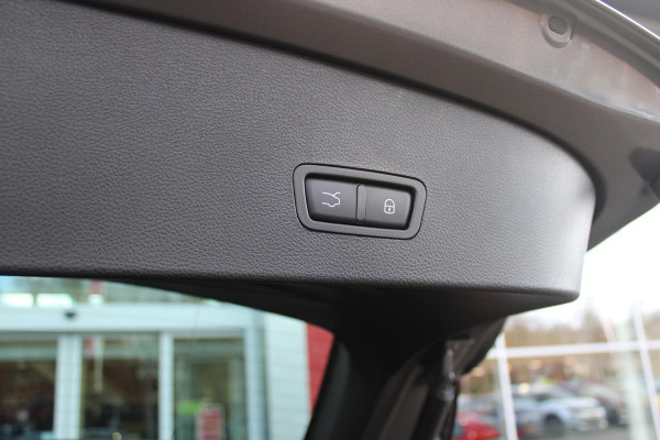 Alfa Romeo Tonale 1.5T 160PK Hybrid VELOCE | PREMIUM PACK: LEDEREN BEKLEDING/GEVENTILEERDE VOORSTOELEN/4-VOUDIG ELEKTRISCH VERSTELBARE LENDESTEUN VOORSTOELEN/HOOGGLANS ZWARTE RAAMOMLIJSTING/AMBIENT LIGHTING | TECHNOLOGY PACK: PARKEERWAARSCHUWING VOOR EN ACHTER/360° CAMERA/AUTOMATISCH INPARKEREN/ AUTONOMOUS DRIVING LEVEL 2: ADAPTIVE CRUISE CONTROL/LANE CENTERING ASSIST/TRAFFIC JAM ASSIST DODEHOEK DETECTIE AUTOMATISCH DIMMENDE BUITENSPIEGELS ELEKTRISCH BEDIENBARE ACHTERKLEP | WINTERPACK: STOELVERWARMING VOOR/STUURVERWARMING/VERWARMBARE RUITENSPROEIERS | 19" LICHTMETALEN VELGEN  | DRAADLOZ