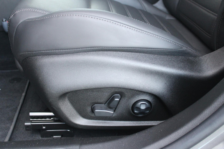 Alfa Romeo Tonale 1.5T 160PK Hybrid VELOCE | PREMIUM PACK: LEDEREN BEKLEDING/GEVENTILEERDE VOORSTOELEN/4-VOUDIG ELEKTRISCH VERSTELBARE LENDESTEUN VOORSTOELEN/HOOGGLANS ZWARTE RAAMOMLIJSTING/AMBIENT LIGHTING | TECHNOLOGY PACK: PARKEERWAARSCHUWING VOOR EN ACHTER/360° CAMERA/AUTOMATISCH INPARKEREN/ AUTONOMOUS DRIVING LEVEL 2: ADAPTIVE CRUISE CONTROL/LANE CENTERING ASSIST/TRAFFIC JAM ASSIST DODEHOEK DETECTIE AUTOMATISCH DIMMENDE BUITENSPIEGELS ELEKTRISCH BEDIENBARE ACHTERKLEP | WINTERPACK: STOELVERWARMING VOOR/STUURVERWARMING/VERWARMBARE RUITENSPROEIERS | 19" LICHTMETALEN VELGEN  | DRAADLOZ