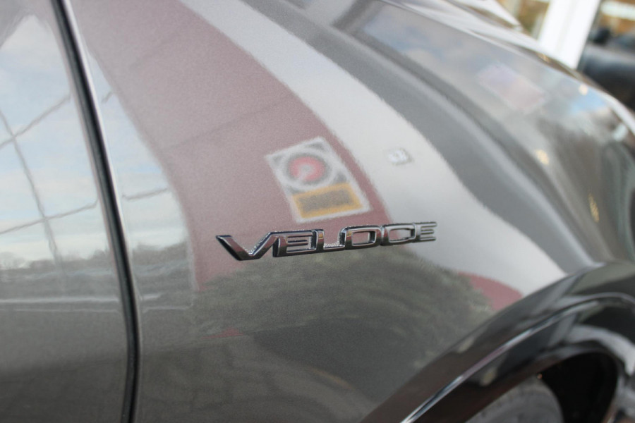 Alfa Romeo Tonale 1.5T 160PK Hybrid VELOCE | PREMIUM PACK: LEDEREN BEKLEDING/GEVENTILEERDE VOORSTOELEN/4-VOUDIG ELEKTRISCH VERSTELBARE LENDESTEUN VOORSTOELEN/HOOGGLANS ZWARTE RAAMOMLIJSTING/AMBIENT LIGHTING | TECHNOLOGY PACK: PARKEERWAARSCHUWING VOOR EN ACHTER/360° CAMERA/AUTOMATISCH INPARKEREN/ AUTONOMOUS DRIVING LEVEL 2: ADAPTIVE CRUISE CONTROL/LANE CENTERING ASSIST/TRAFFIC JAM ASSIST DODEHOEK DETECTIE AUTOMATISCH DIMMENDE BUITENSPIEGELS ELEKTRISCH BEDIENBARE ACHTERKLEP | WINTERPACK: STOELVERWARMING VOOR/STUURVERWARMING/VERWARMBARE RUITENSPROEIERS | 19" LICHTMETALEN VELGEN  | DRAADLOZ