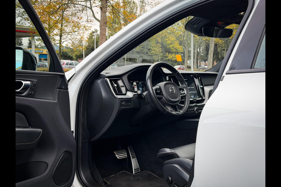 Volvo XC60 2.0 T8 Twin Engine AWD R-Design Panorama|Trekhaak