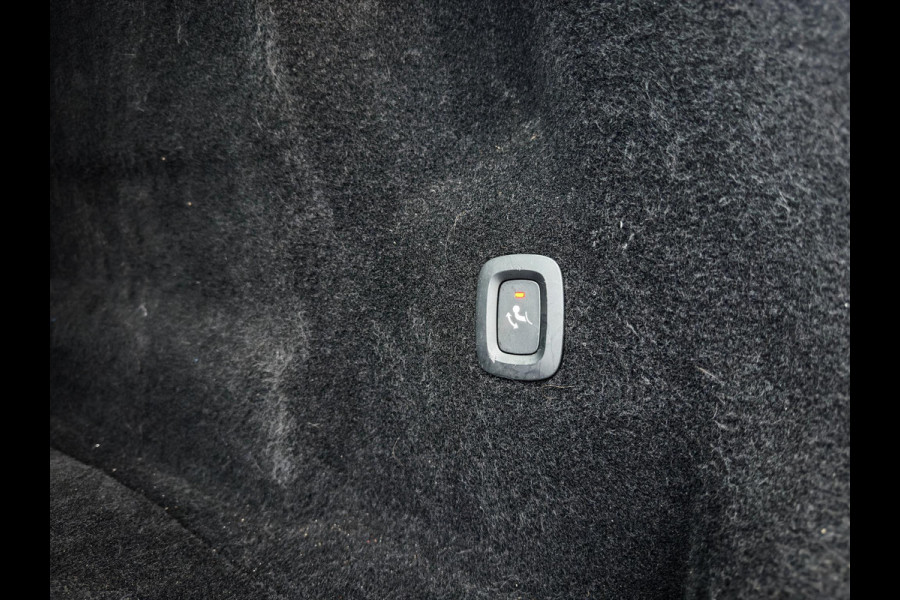 Volvo XC60 2.0 T8 Twin Engine AWD R-Design Panorama|Trekhaak