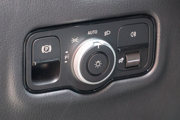 Mercedes-Benz Vito 116 CDI L2 | Multibeam LED | CarPlay | Camera | Dodehoek | MF Stuur | DAB | 3-Zitter | Lederen bekleding