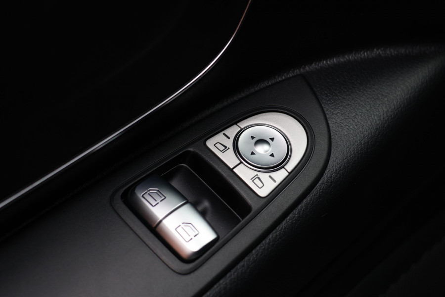 Mercedes-Benz Vito 116 CDI L2 | Multibeam LED | CarPlay | Camera | Dodehoek | MF Stuur | DAB | 3-Zitter | Lederen bekleding