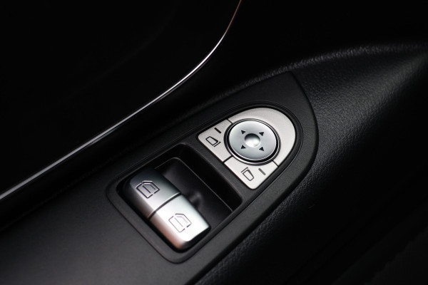 Mercedes-Benz Vito 116 CDI L2 | Multibeam LED | CarPlay | Camera | Dodehoek | MF Stuur | DAB | 3-Zitter | Lederen bekleding