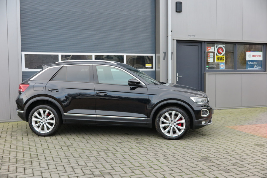 Volkswagen T-Roc 1.5 TSI 150pk DSGSport Camera , Virtual Cockpit , Navi , Led , Carplay, DAB+ ,PDC, LMV, Electr. bedienbare achterklep, Schakelflippers aan stuurwiel etc..