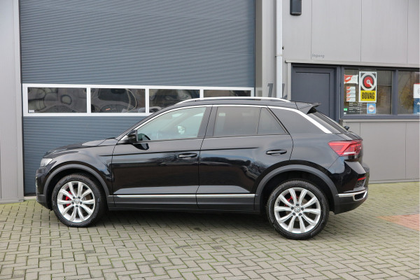 Volkswagen T-Roc 1.5 TSI 150pk DSGSport Camera , Virtual Cockpit , Navi , Led , Carplay, DAB+ ,PDC, LMV, Electr. bedienbare achterklep, Schakelflippers aan stuurwiel etc..