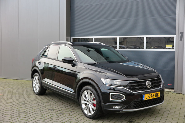 Volkswagen T-Roc 1.5 TSI 150pk DSGSport Camera , Virtual Cockpit , Navi , Led , Carplay, DAB+ ,PDC, LMV, Electr. bedienbare achterklep, Schakelflippers aan stuurwiel etc..