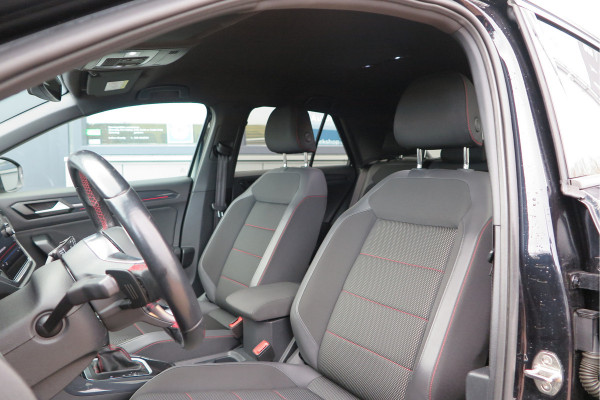 Volkswagen T-Roc 1.5 TSI 150pk DSGSport Camera , Virtual Cockpit , Navi , Led , Carplay, DAB+ ,PDC, LMV, Electr. bedienbare achterklep, Schakelflippers aan stuurwiel etc..