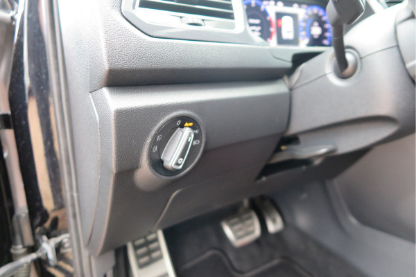 Volkswagen T-Roc 1.5 TSI 150pk DSGSport Camera , Virtual Cockpit , Navi , Led , Carplay, DAB+ ,PDC, LMV, Electr. bedienbare achterklep, Schakelflippers aan stuurwiel etc..