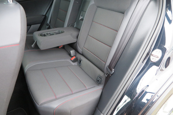 Volkswagen T-Roc 1.5 TSI 150pk DSGSport Camera , Virtual Cockpit , Navi , Led , Carplay, DAB+ ,PDC, LMV, Electr. bedienbare achterklep, Schakelflippers aan stuurwiel etc..