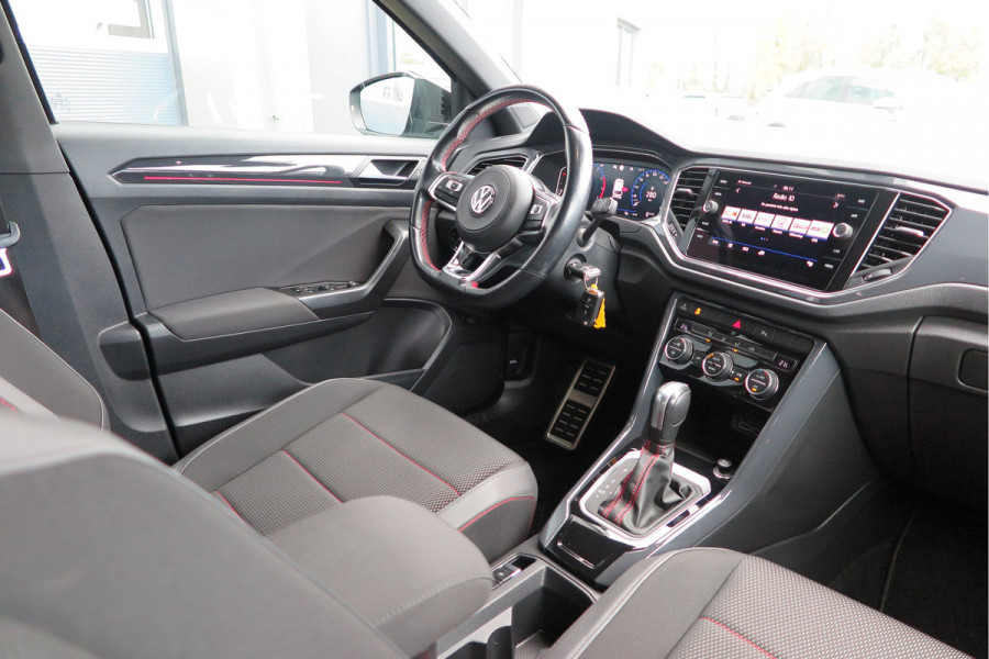 Volkswagen T-Roc 1.5 TSI 150pk DSGSport Camera , Virtual Cockpit , Navi , Led , Carplay, DAB+ ,PDC, LMV, Electr. bedienbare achterklep, Schakelflippers aan stuurwiel etc..