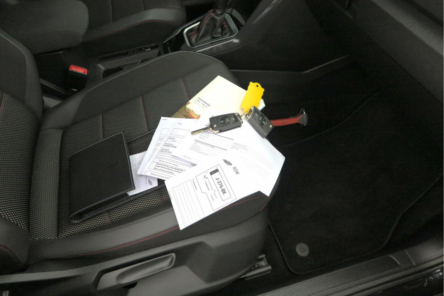 Volkswagen T-Roc 1.5 TSI 150pk DSGSport Camera , Virtual Cockpit , Navi , Led , Carplay, DAB+ ,PDC, LMV, Electr. bedienbare achterklep, Schakelflippers aan stuurwiel etc..