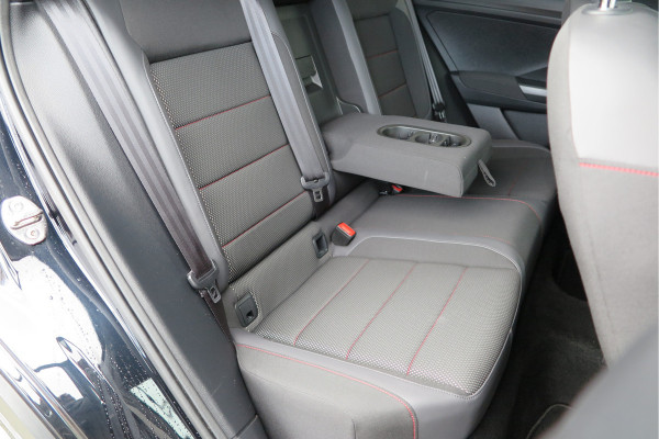 Volkswagen T-Roc 1.5 TSI 150pk DSGSport Camera , Virtual Cockpit , Navi , Led , Carplay, DAB+ ,PDC, LMV, Electr. bedienbare achterklep, Schakelflippers aan stuurwiel etc..