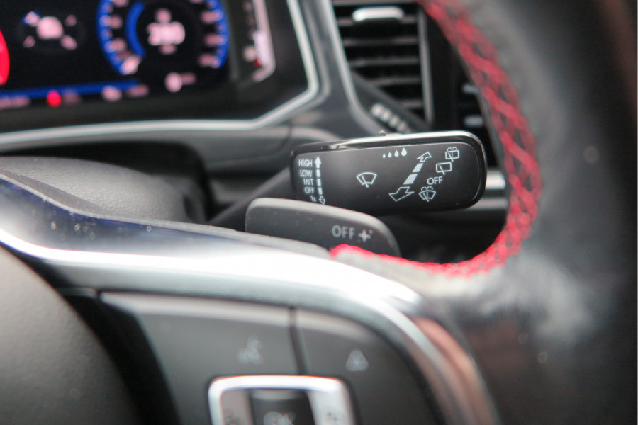 Volkswagen T-Roc 1.5 TSI 150pk DSGSport Camera , Virtual Cockpit , Navi , Led , Carplay, DAB+ ,PDC, LMV, Electr. bedienbare achterklep, Schakelflippers aan stuurwiel etc..