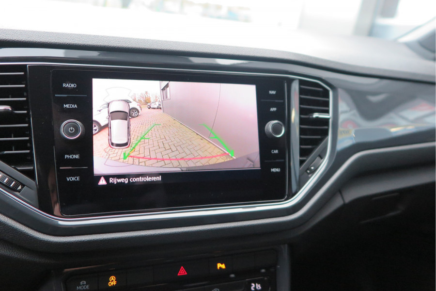 Volkswagen T-Roc 1.5 TSI 150pk DSGSport Camera , Virtual Cockpit , Navi , Led , Carplay, DAB+ ,PDC, LMV, Electr. bedienbare achterklep, Schakelflippers aan stuurwiel etc..