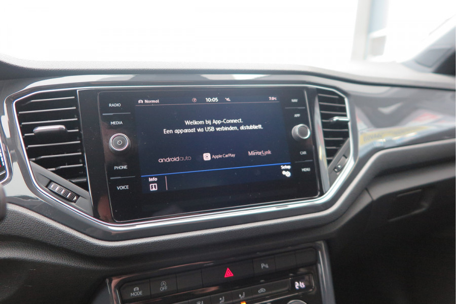 Volkswagen T-Roc 1.5 TSI 150pk DSGSport Camera , Virtual Cockpit , Navi , Led , Carplay, DAB+ ,PDC, LMV, Electr. bedienbare achterklep, Schakelflippers aan stuurwiel etc..