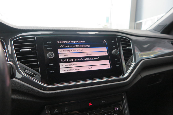 Volkswagen T-Roc 1.5 TSI 150pk DSGSport Camera , Virtual Cockpit , Navi , Led , Carplay, DAB+ ,PDC, LMV, Electr. bedienbare achterklep, Schakelflippers aan stuurwiel etc..