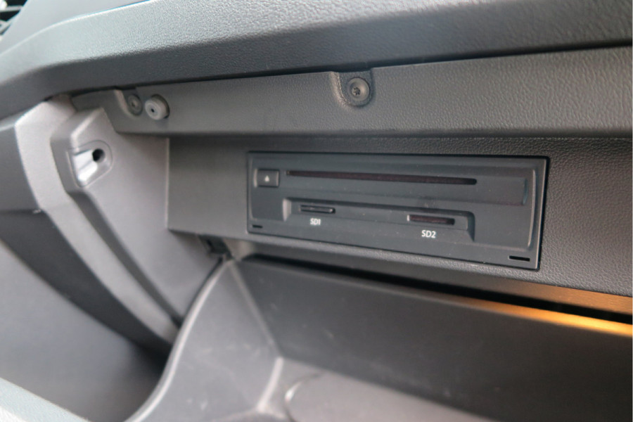 Volkswagen T-Roc 1.5 TSI 150pk DSGSport Camera , Virtual Cockpit , Navi , Led , Carplay, DAB+ ,PDC, LMV, Electr. bedienbare achterklep, Schakelflippers aan stuurwiel etc..