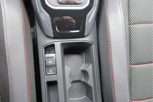 Volkswagen T-Roc 1.5 TSI 150pk DSGSport Camera , Virtual Cockpit , Navi , Led , Carplay, DAB+ ,PDC, LMV, Electr. bedienbare achterklep, Schakelflippers aan stuurwiel etc..