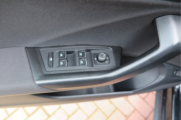 Volkswagen T-Roc 1.5 TSI 150pk DSGSport Camera , Virtual Cockpit , Navi , Led , Carplay, DAB+ ,PDC, LMV, Electr. bedienbare achterklep, Schakelflippers aan stuurwiel etc..