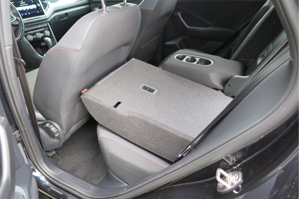 Volkswagen T-Roc 1.5 TSI 150pk DSGSport Camera , Virtual Cockpit , Navi , Led , Carplay, DAB+ ,PDC, LMV, Electr. bedienbare achterklep, Schakelflippers aan stuurwiel etc..