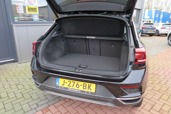 Volkswagen T-Roc 1.5 TSI 150pk DSGSport Camera , Virtual Cockpit , Navi , Led , Carplay, DAB+ ,PDC, LMV, Electr. bedienbare achterklep, Schakelflippers aan stuurwiel etc..